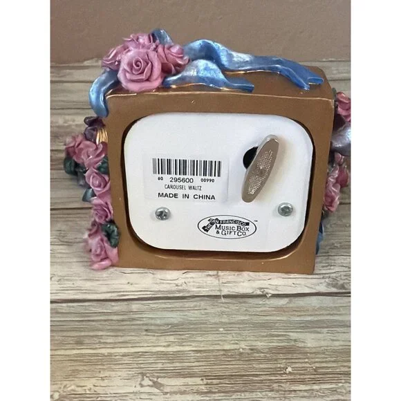 San Francisco Music Box Co Horse Carousel Plate Music Box w/Stand NEW Rare/HTF - Picture 13 of 17